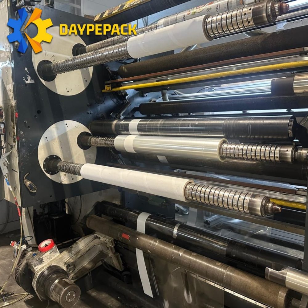 Rebobinadora Marca: BIMEC Año: 2009 Ancho: 1300 mm  Rebobinador de doble eje con bolas de fricción